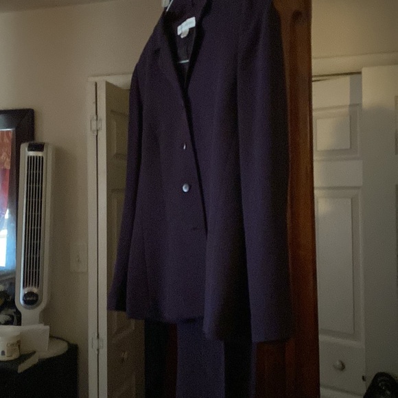 Woman’s 2 PCs suit purple pants and jacket - Picture 4 of 12